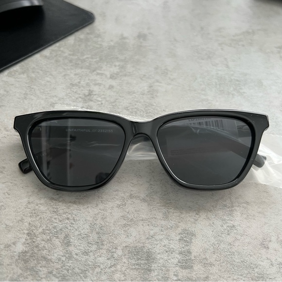 Le Specs Accessories - Le Specs Unfaithful Sunglasses - Black